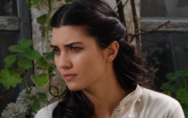 Tuba Büyüküstün Fotoğrafı