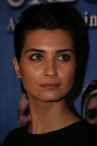 Tuba Büyüküstün Fotoğrafı