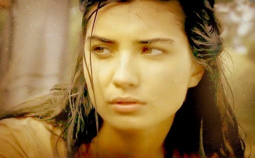 Tuba Büyüküstün Fotoğrafı