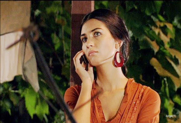 Tuba Büyüküstün Fotoğrafı