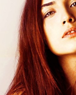 Tuba Büyüküstün Fotoğrafı