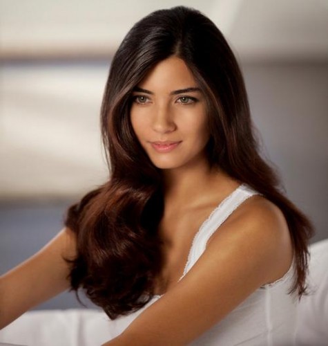 Tuba Büyüküstün Fotoğrafı