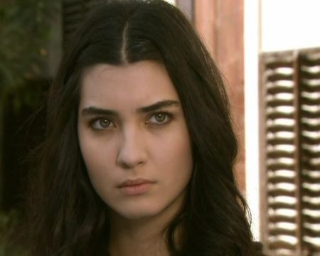 Tuba Büyüküstün Fotoğrafı
