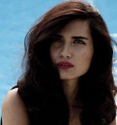 Tuba Büyüküstün Fotoğrafı