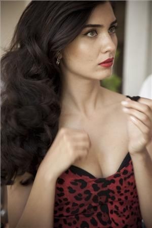 Tuba Büyüküstün Fotoğrafı