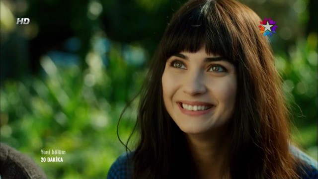 Tuba Büyüküstün Fotoğrafı