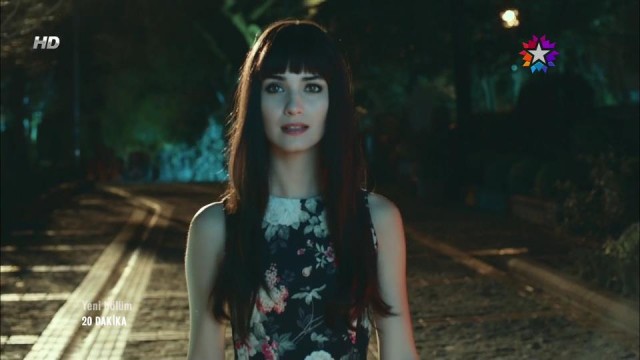 Tuba Büyüküstün Fotoğrafı