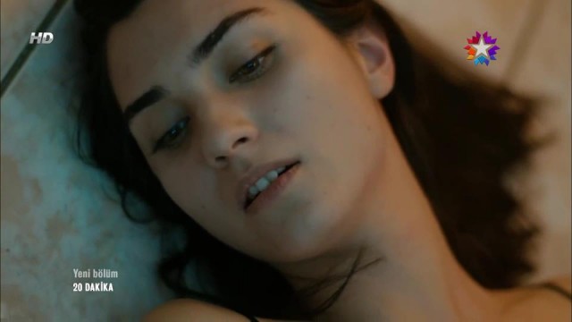 Tuba Büyüküstün Fotoğrafı