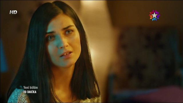 Tuba Büyüküstün Fotoğrafı