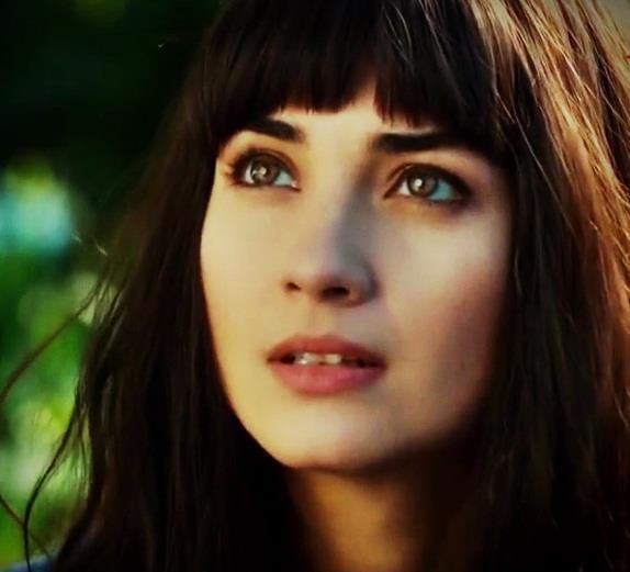 Tuba Büyüküstün Fotoğrafı