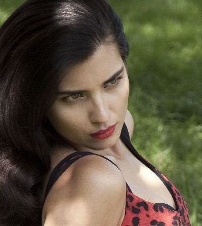 Tuba Büyüküstün Fotoğrafı