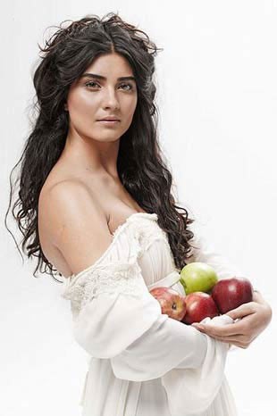 Tuba Büyüküstün Fotoğrafı