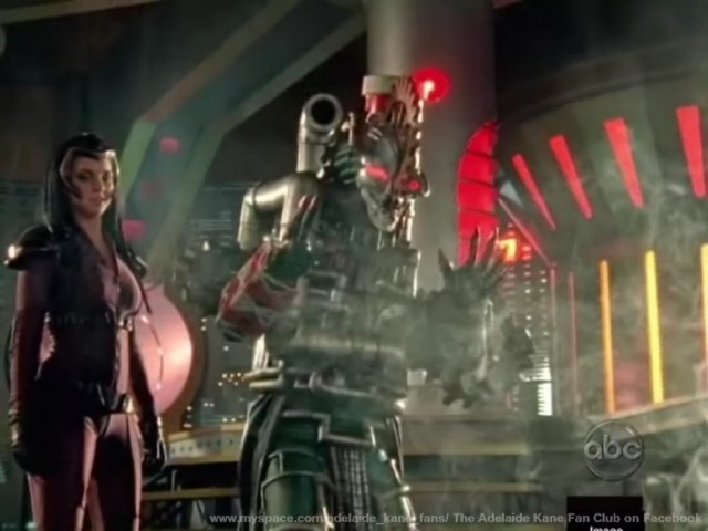 Adelaide Kane Fotoğrafı