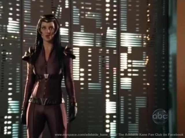 Adelaide Kane Fotoğrafı