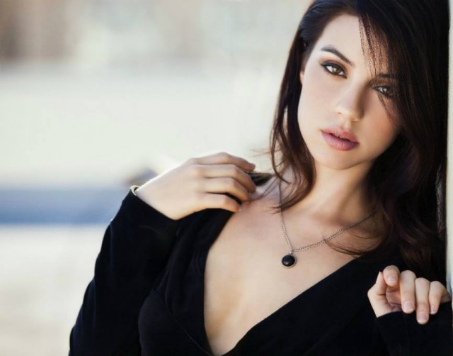 Adelaide Kane Fotoğrafı