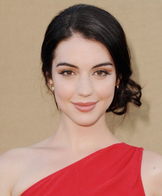 Adelaide Kane Fotoğrafı