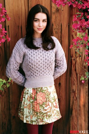 Adelaide Kane Fotoğrafı