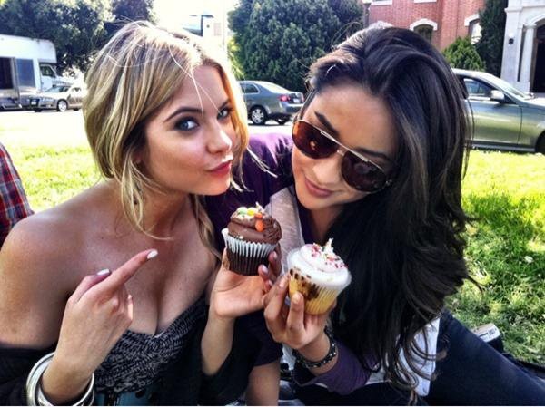 Shay Mitchell Fotoğrafı