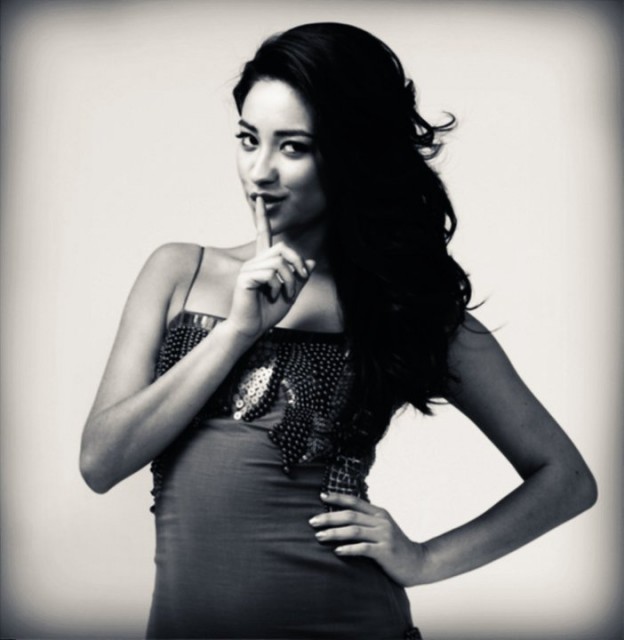 Shay Mitchell Fotoğrafı