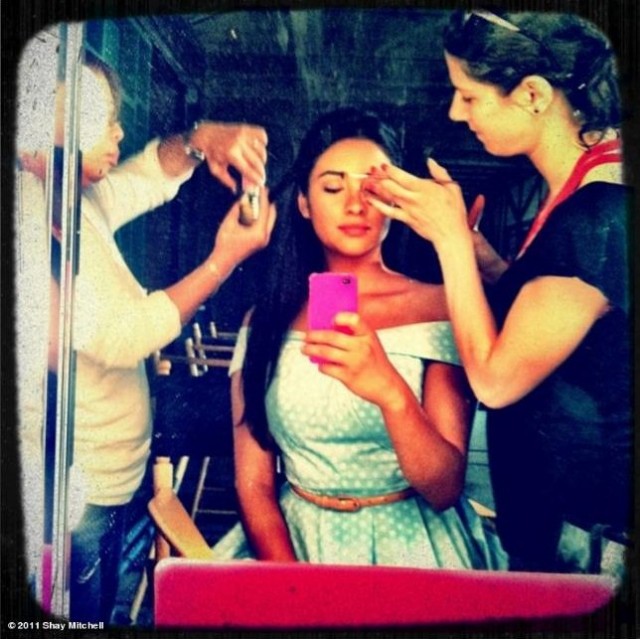 Shay Mitchell Fotoğrafı