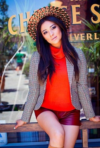 Shay Mitchell Fotoğrafı