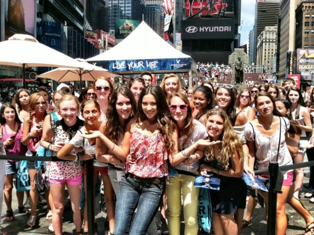 Shay Mitchell Fotoğrafı