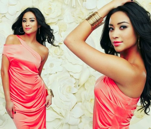 Shay Mitchell Fotoğrafı