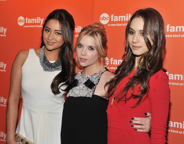 Shay Mitchell Fotoğrafı