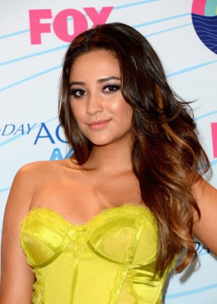 Shay Mitchell Fotoğrafı
