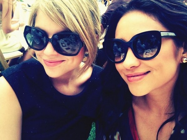 Shay Mitchell Fotoğrafı