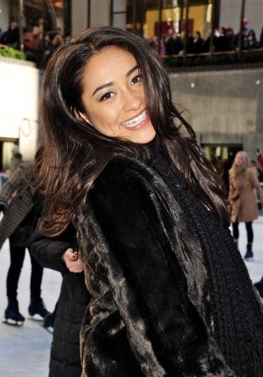 Shay Mitchell Fotoğrafı