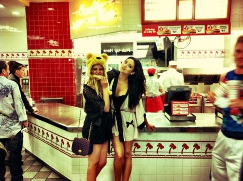 Shay Mitchell Fotoğrafı