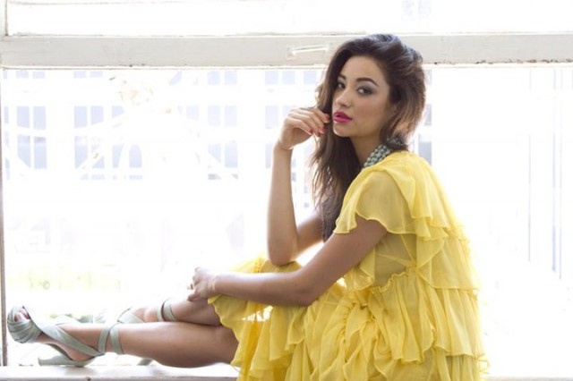 Shay Mitchell Fotoğrafı