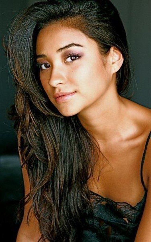 Shay Mitchell Fotoğrafı