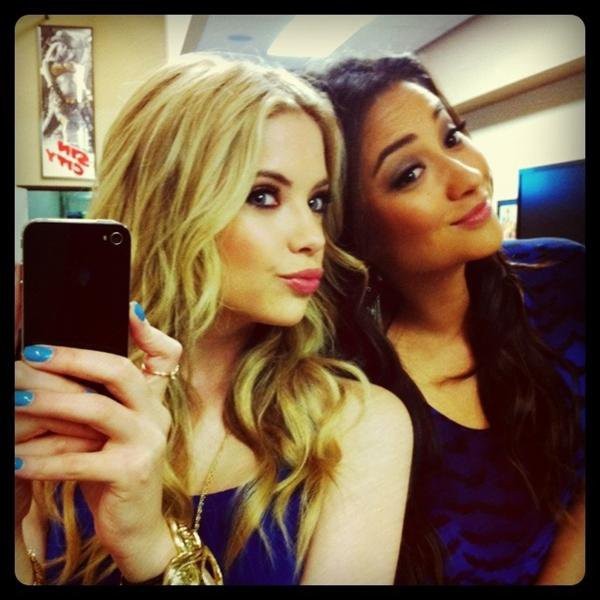 Shay Mitchell Fotoğrafı