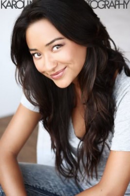 Shay Mitchell Fotoğrafı