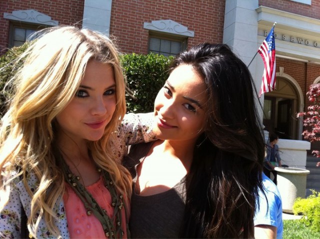 Shay Mitchell Fotoğrafı