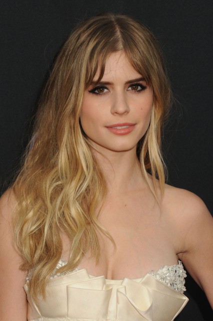 Carlson Young Fotoğrafı