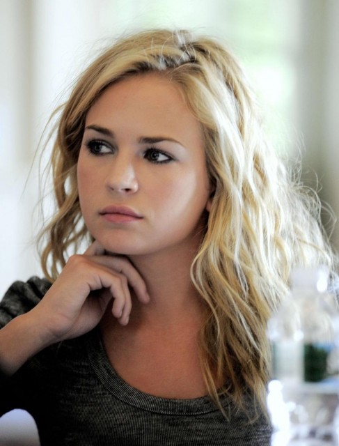 Britt Robertson Fotoğrafı