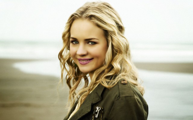 Britt Robertson Fotoğrafı