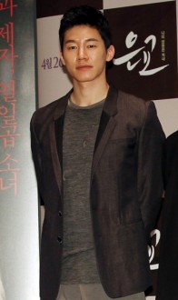 Kim Moo-yul fotoğrafı