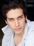 Josh Keaton fotoğrafı