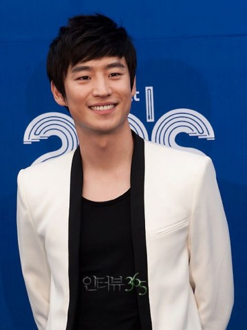 Lee Je-hoon Fotoğrafı