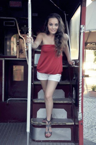 Özge Sezince Fotoğrafı