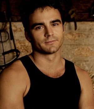 Dustin Clare Fotoğrafı