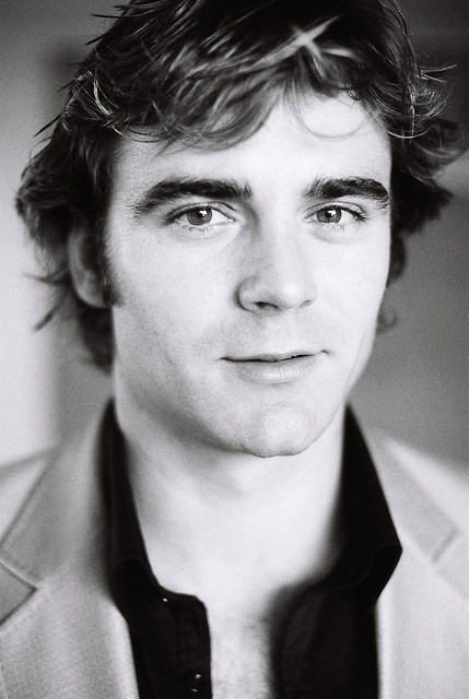 Dustin Clare Fotoğrafı