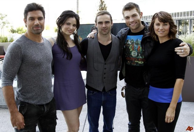 Dustin Clare Fotoğrafı