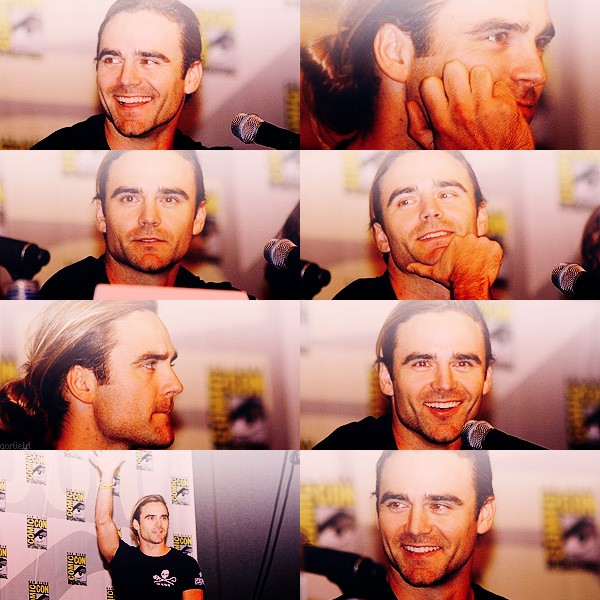 Dustin Clare Fotoğrafı