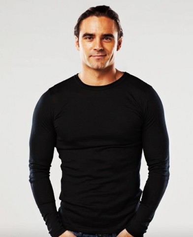 Dustin Clare Fotoğrafı