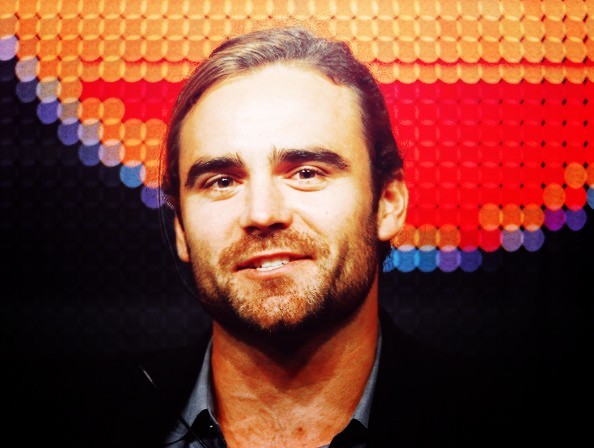 Dustin Clare fotoğrafı